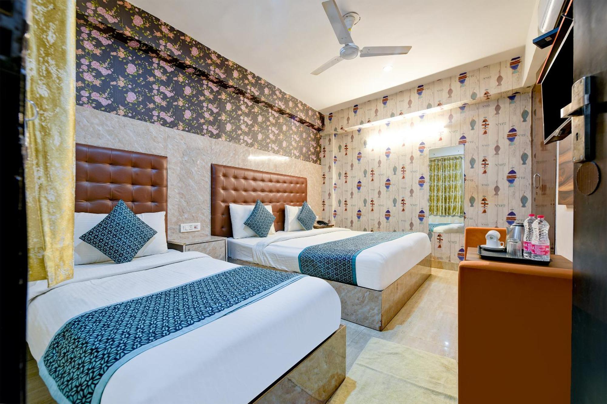 Hotel Ark Wood At Airport Нью-Дели Экстерьер фото